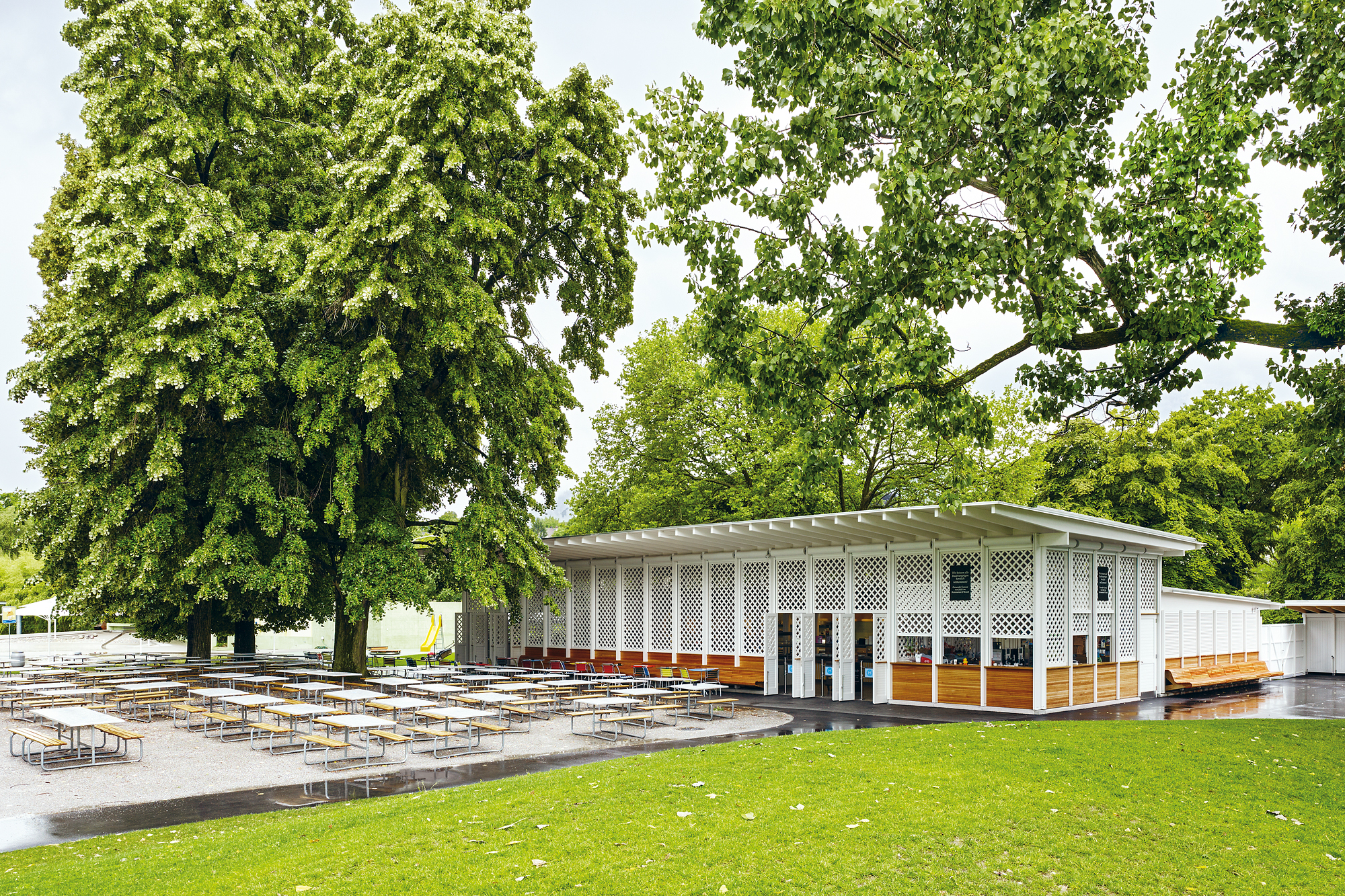 Gästehalle und Kiosk (© Georg Aerni, Zürich)